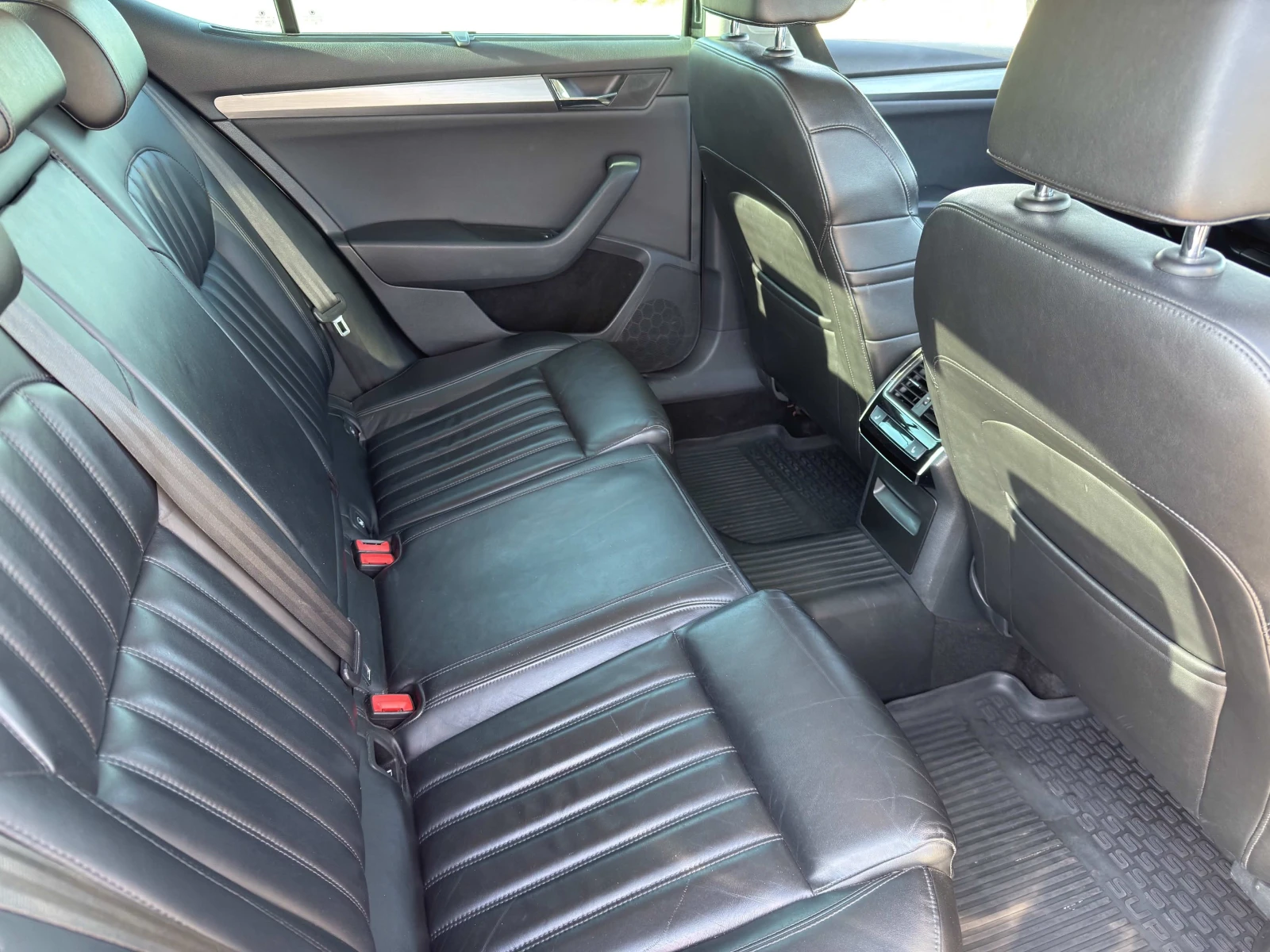 Skoda Superb, снимка 10 - Автомобили и джипове - 55189164