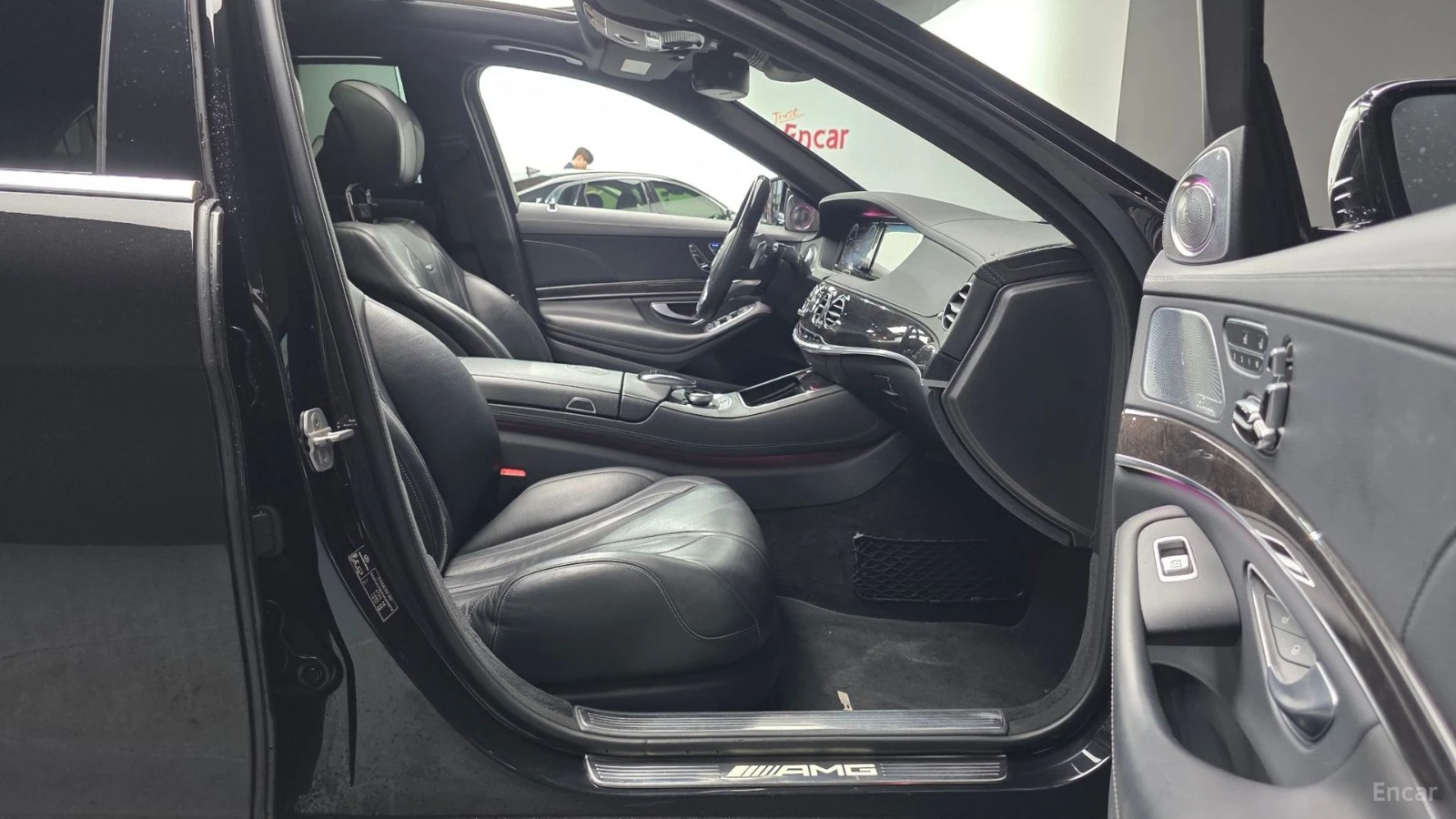 Mercedes-Benz S 63 AMG 4MATIC* HUD* 360* МАСАЖИ* КОЖА* ПАНО, снимка 9 - Автомобили и джипове - 55468135