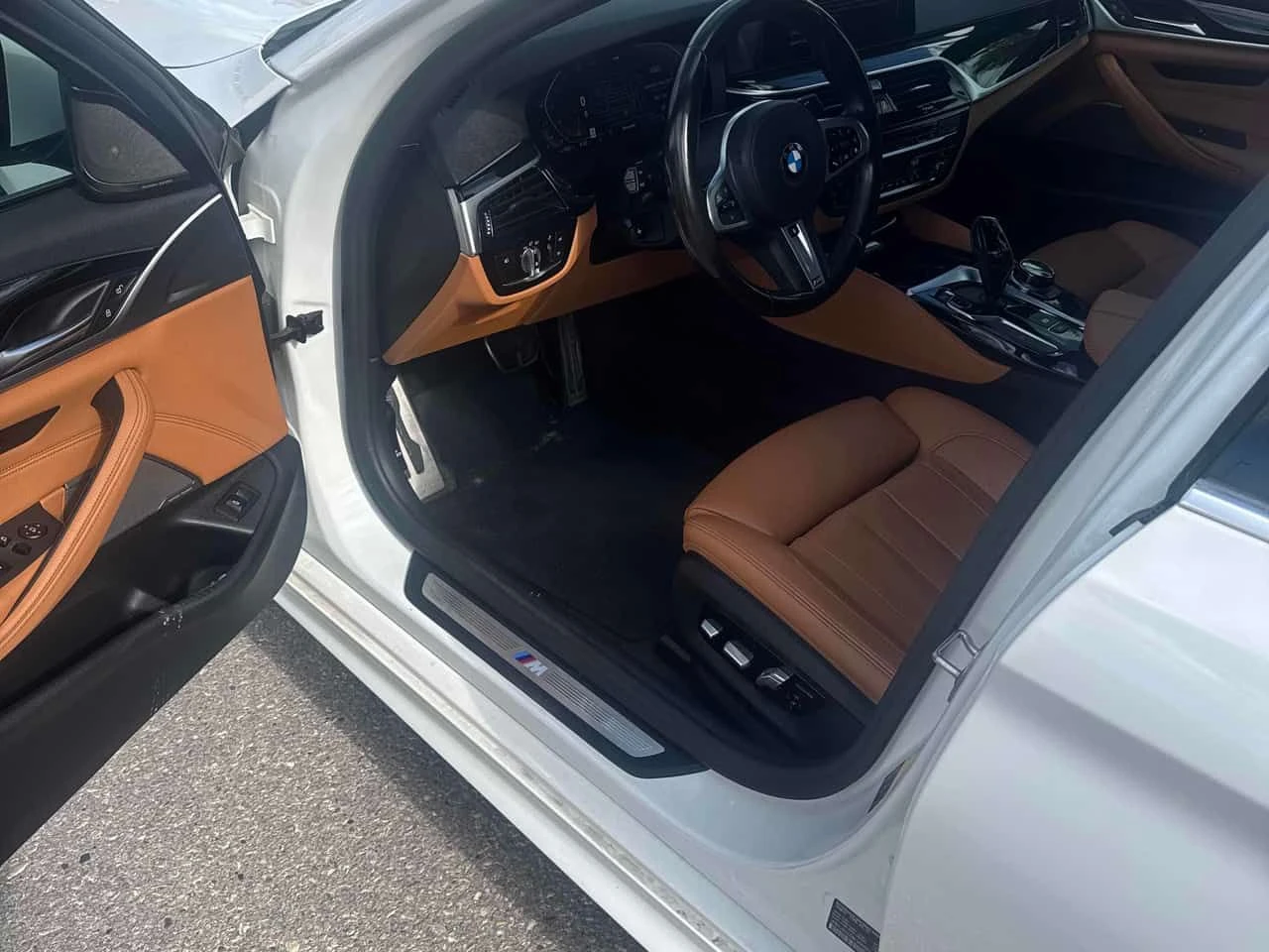 BMW 530 * xDrive * ЛИЦЕНЗИРАН ДИЛЪР * CARFAX, снимка 17 - Автомобили и джипове - 55593438