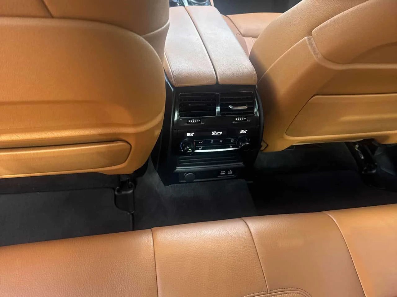 BMW 530 * xDrive * ЛИЦЕНЗИРАН ДИЛЪР * CARFAX, снимка 13 - Автомобили и джипове - 55593438