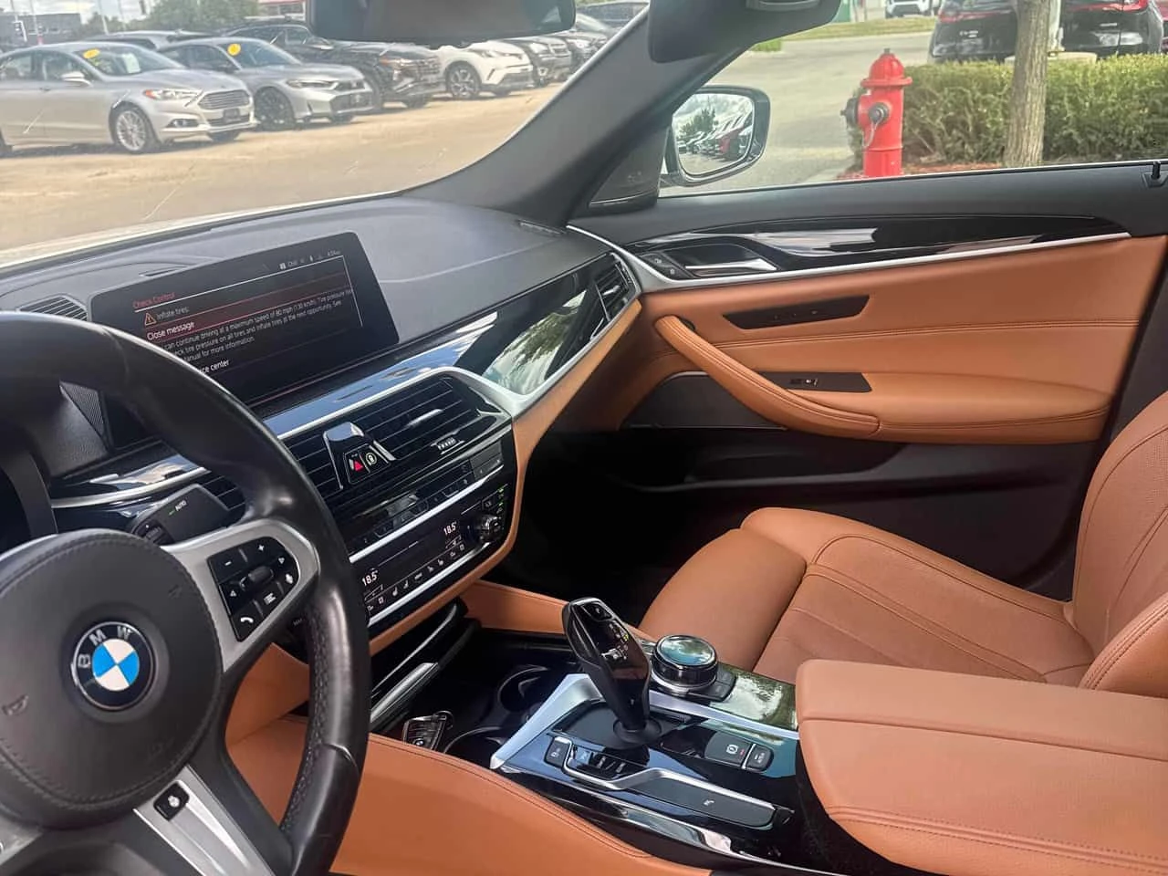 BMW 530 * xDrive * ЛИЦЕНЗИРАН ДИЛЪР * CARFAX, снимка 12 - Автомобили и джипове - 55593438