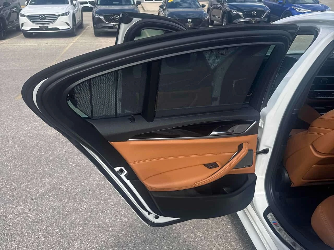 BMW 530 * xDrive * ЛИЦЕНЗИРАН ДИЛЪР * CARFAX, снимка 15 - Автомобили и джипове - 55593438
