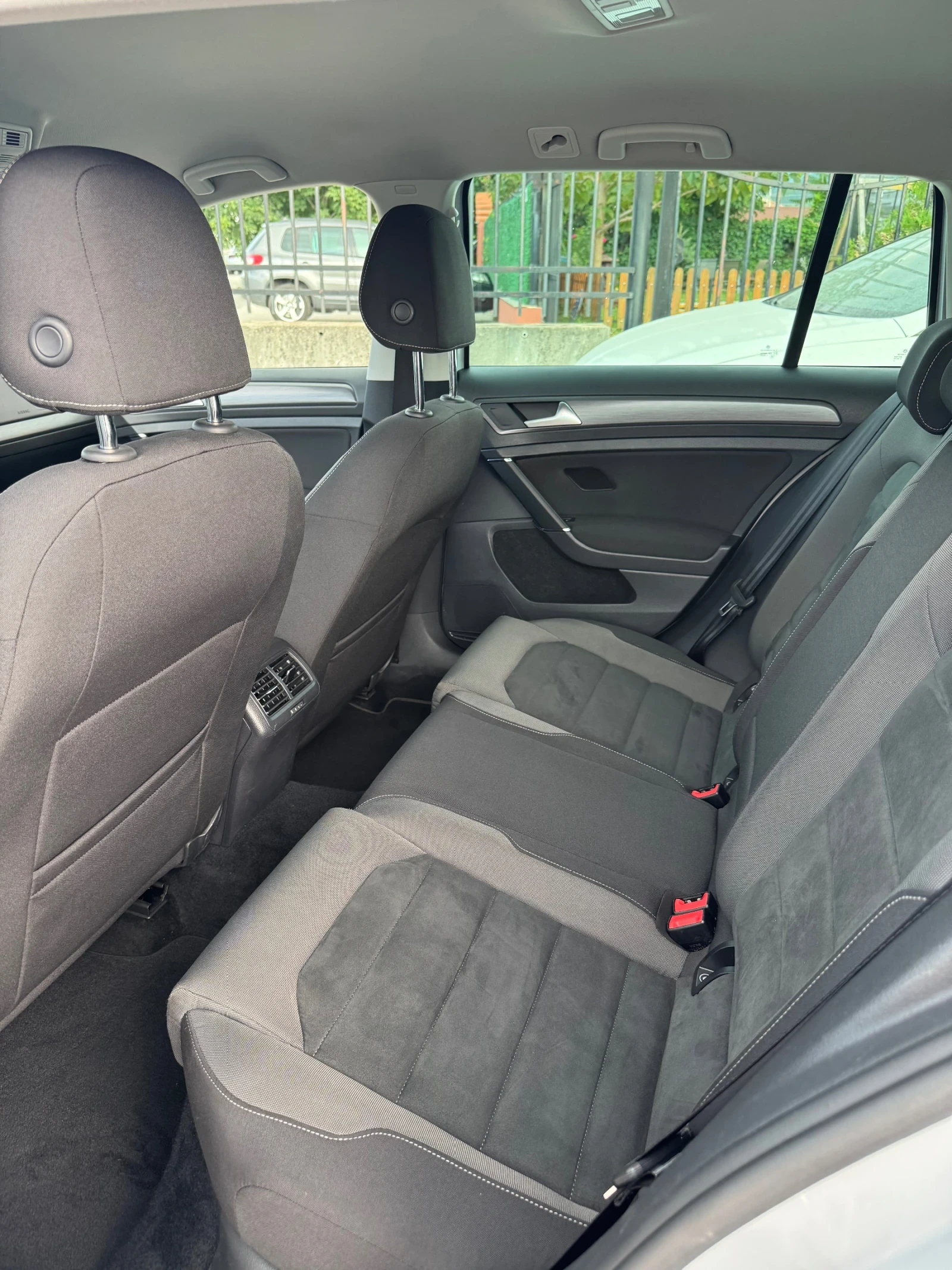 VW Golf 2.0 tdi Rline blue motion, снимка 10 - Автомобили и джипове - 55806392