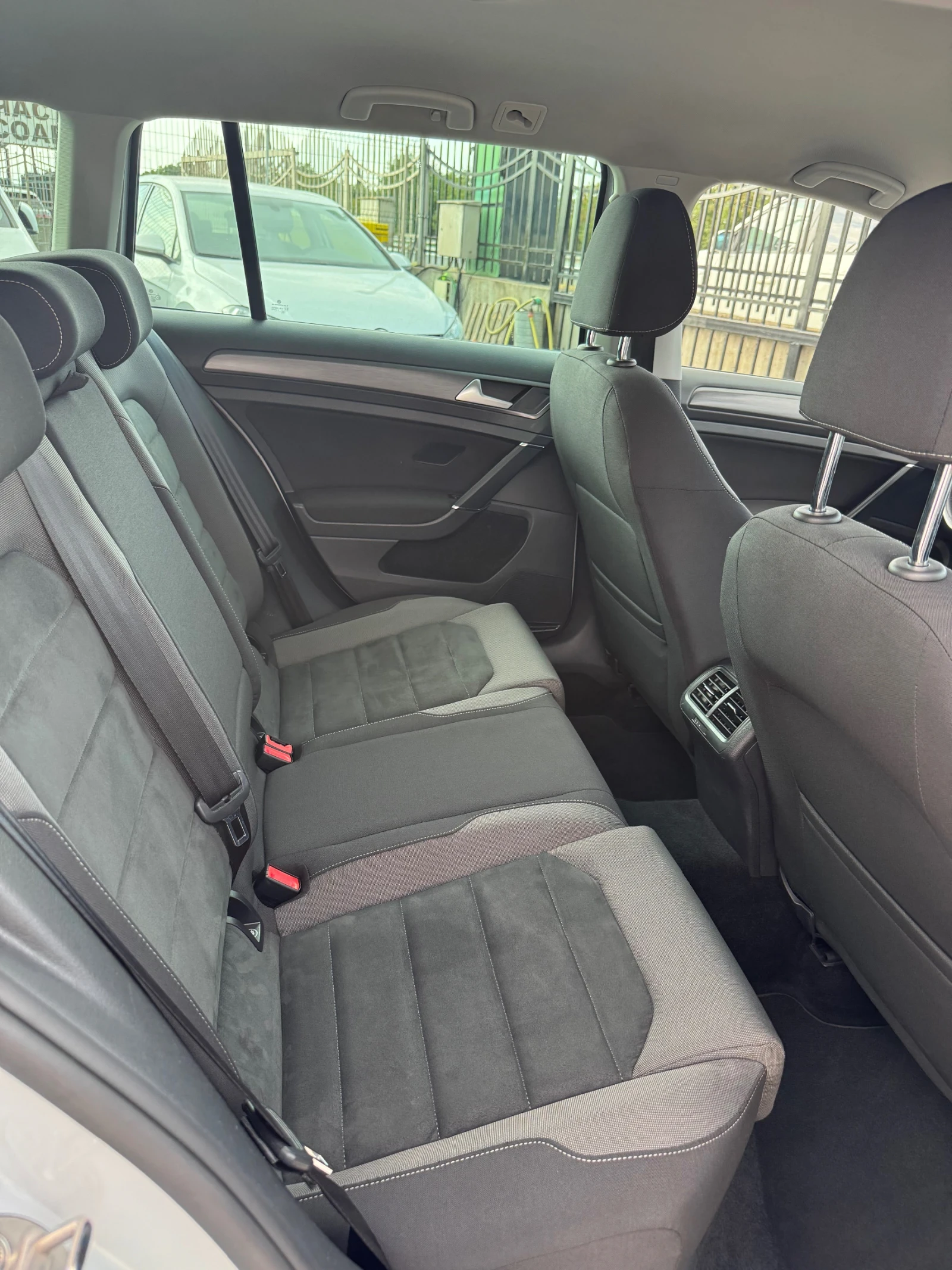 VW Golf 2.0 tdi Rline blue motion, снимка 7 - Автомобили и джипове - 55806392