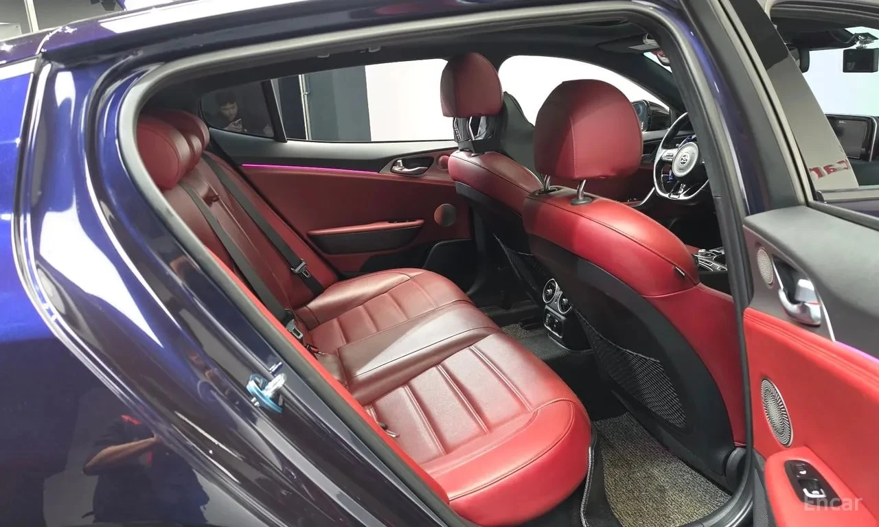 Kia Stinger 3.3 Turbo AWD | АВТОФИНАНСИРАНЕ, снимка 11 - Автомобили и джипове - 56122285