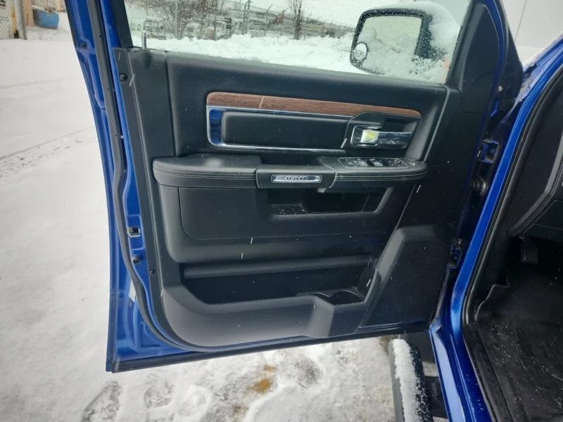 Dodge RAM 1500 * LARAMIE CREW CAB SHORT BED * CARFAX * ФИНАНСИРАН, снимка 9 - Автомобили и джипове - 52724852