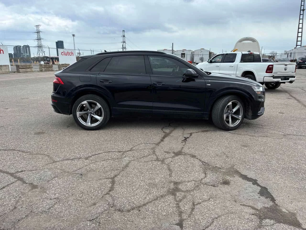 Audi Q8 TECHNIK * 360 КАМЕРА* ОБДУХВАНЕ* ПАНОРАМА* ДВА КЛЮ, снимка 4 - Автомобили и джипове - 54459315