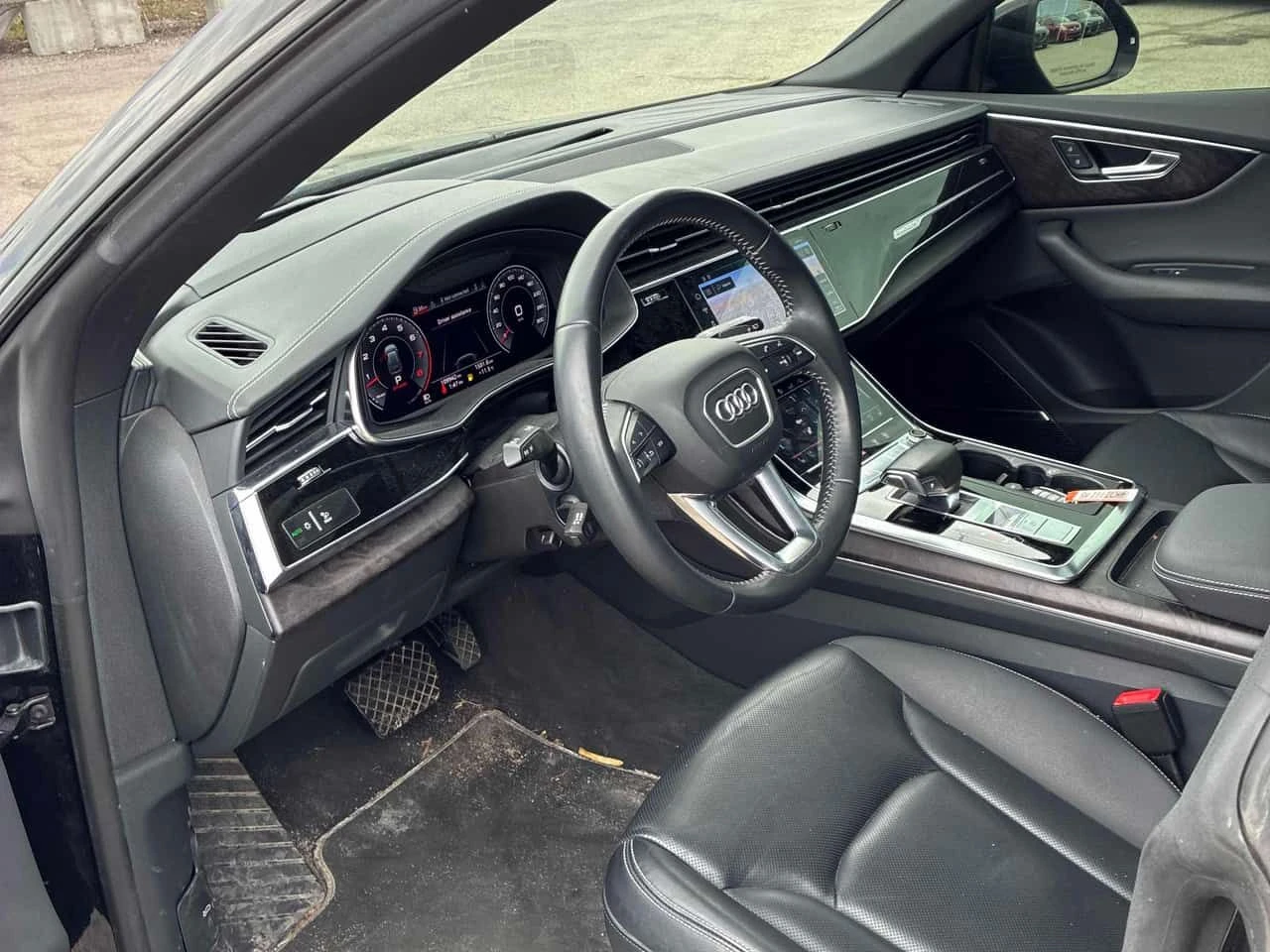 Audi Q8 TECHNIK * 360 КАМЕРА* ОБДУХВАНЕ* ПАНОРАМА* ДВА КЛЮ, снимка 7 - Автомобили и джипове - 54459315