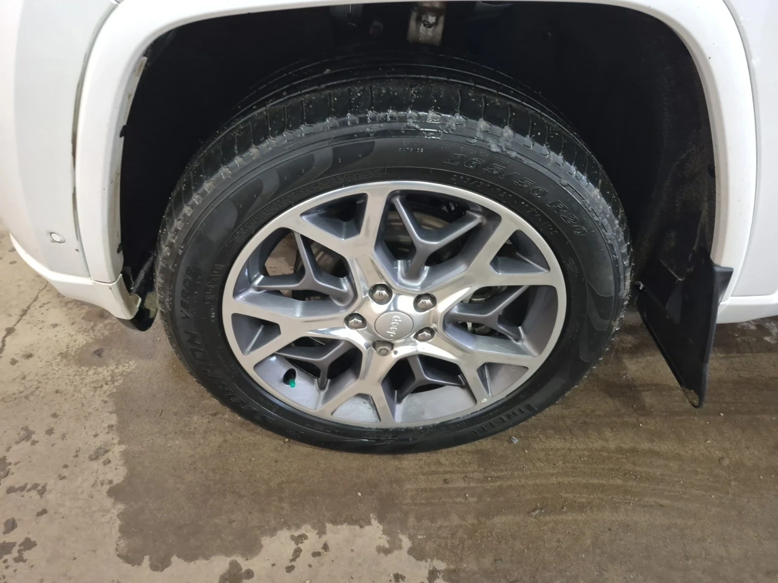Jeep Grand cherokee Overland / 5.7 HEMI / Обдухване / Без Инциденти , снимка 5 - Автомобили и джипове - 54564768