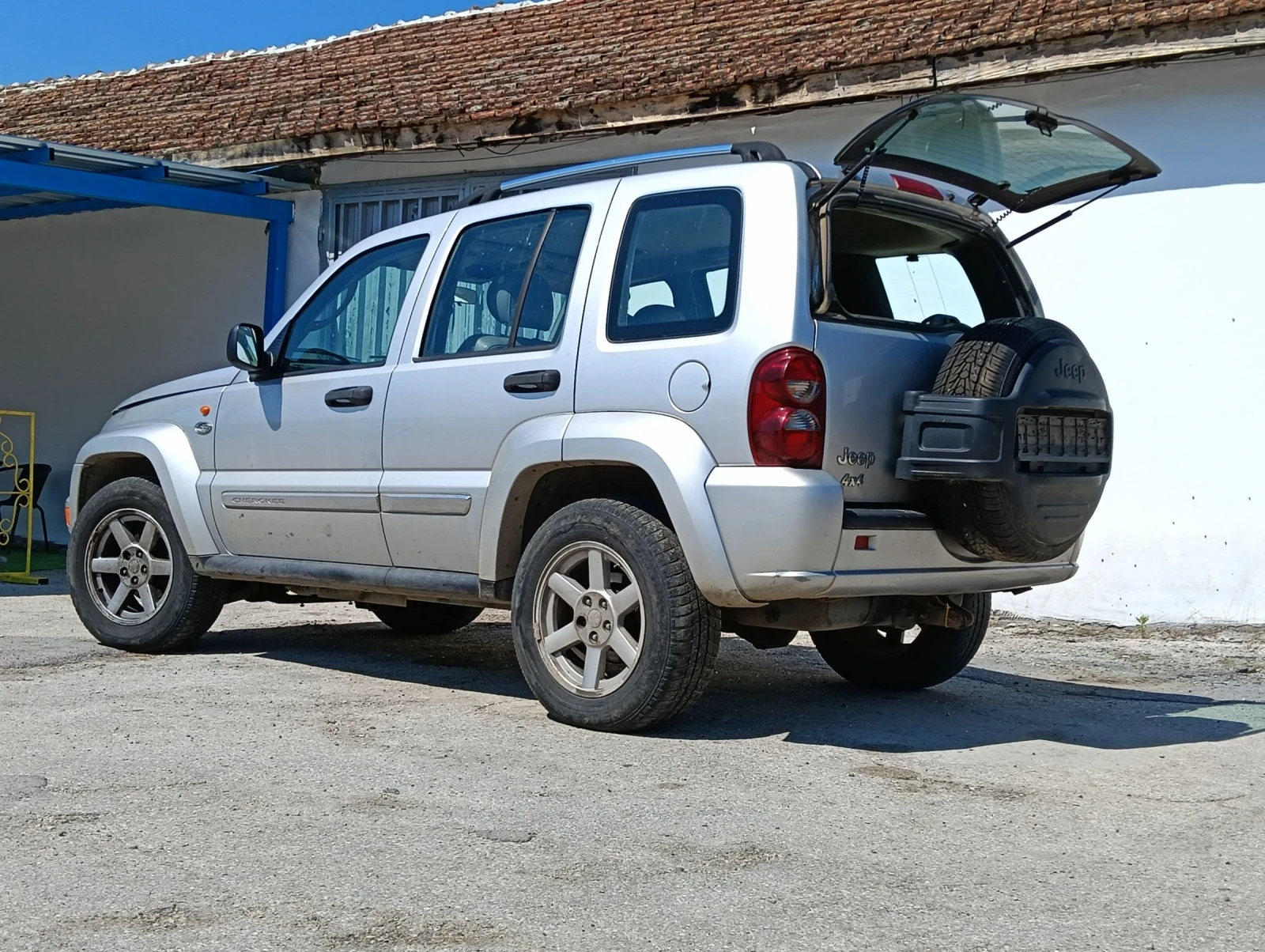 Jeep Cherokee KJ 2.8 CRD, снимка 5 - Автомобили и джипове - 55258161