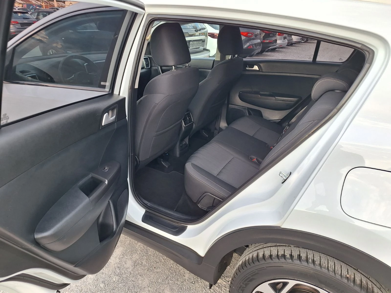 Kia Sportage 1.6D-HYBRID-FACE LIFT, снимка 12 - Автомобили и джипове - 55772464