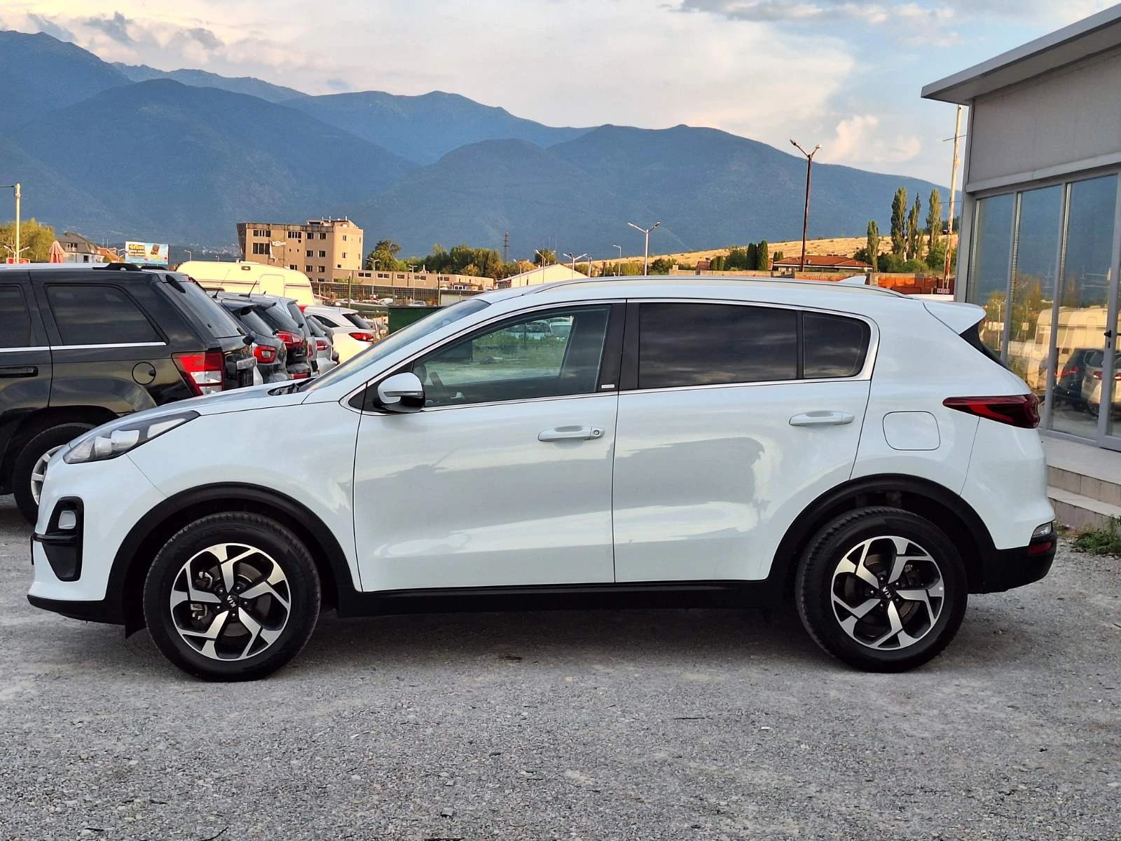 Kia Sportage 1.6D-HYBRID-FACE LIFT, снимка 2 - Автомобили и джипове - 55772464