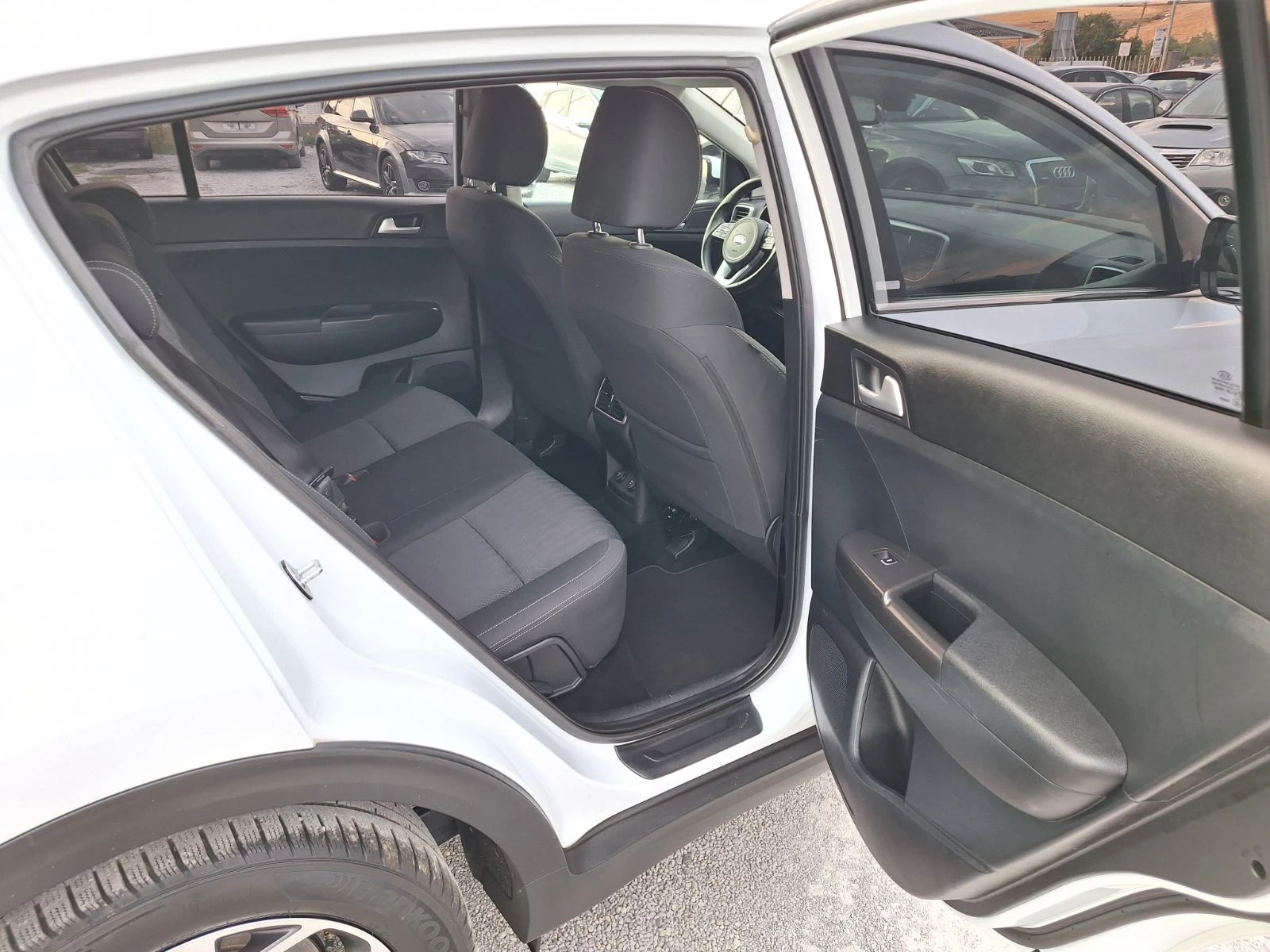 Kia Sportage 1.6D-HYBRID-FACE LIFT, снимка 13 - Автомобили и джипове - 55772464
