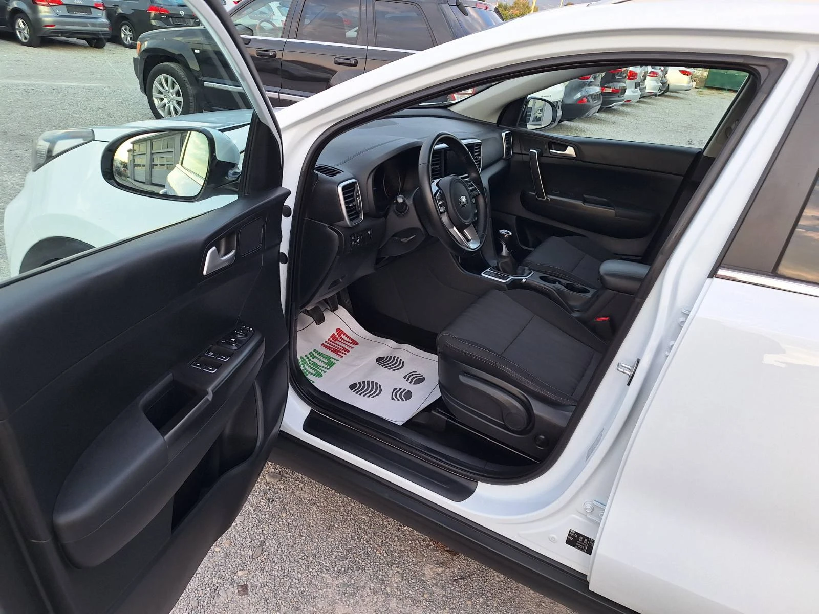 Kia Sportage 1.6D-HYBRID-FACE LIFT, снимка 9 - Автомобили и джипове - 55772464