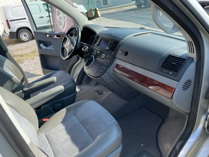 VW Multivan 2.5 TDI AUTOMAT , снимка 16 - Бусове и автобуси - 48473890