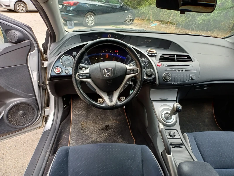 Honda Civic 1.8 V-TEC, снимка 11 - Автомобили и джипове - 47066081