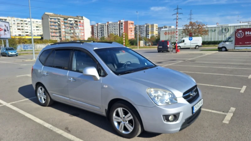 Kia Carens 2.0 CRDI, снимка 5 - Автомобили и джипове - 47705764