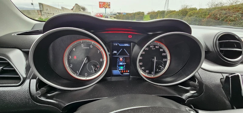 Suzuki Swift 1.2  Hybrid, снимка 14 - Автомобили и джипове - 49635245