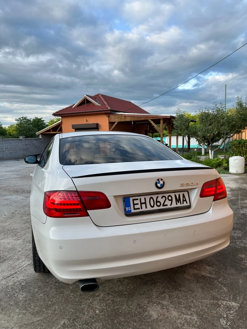 BMW 320, снимка 3 - Автомобили и джипове - 52923745