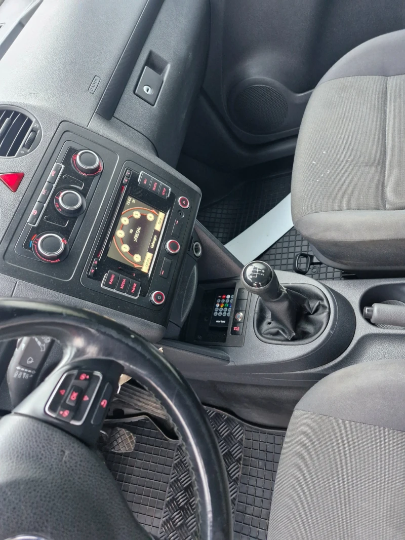 VW Caddy 1.6 TDI MAXI KLIMA NAVI, снимка 12 - Автомобили и джипове - 52664738