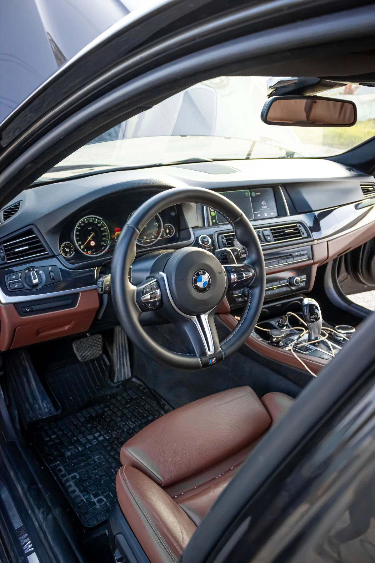 BMW 520 F11 Доста екстри LCI , снимка 10 - Автомобили и джипове - 54213931