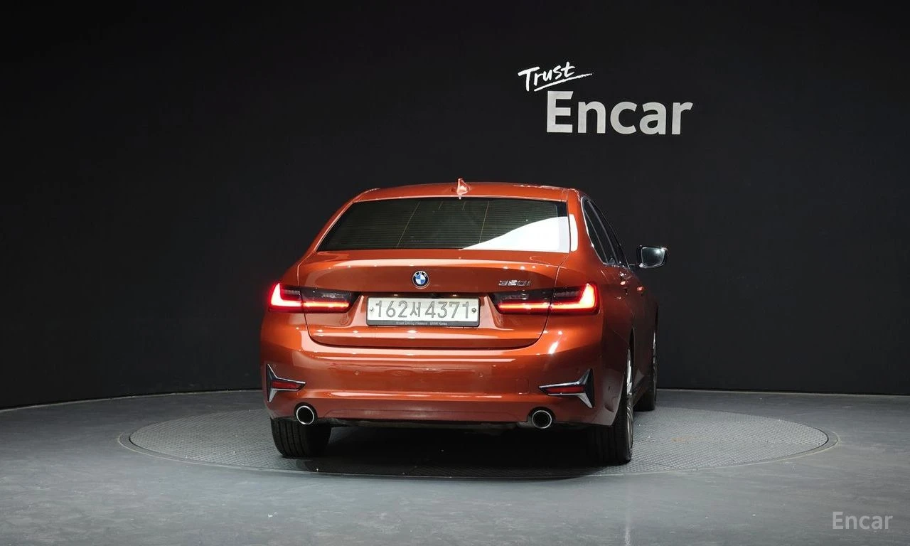 BMW 320 Кожа* Подгрев* Навигация* HEADUP* 360* Panorama, снимка 4 - Автомобили и джипове - 54368908