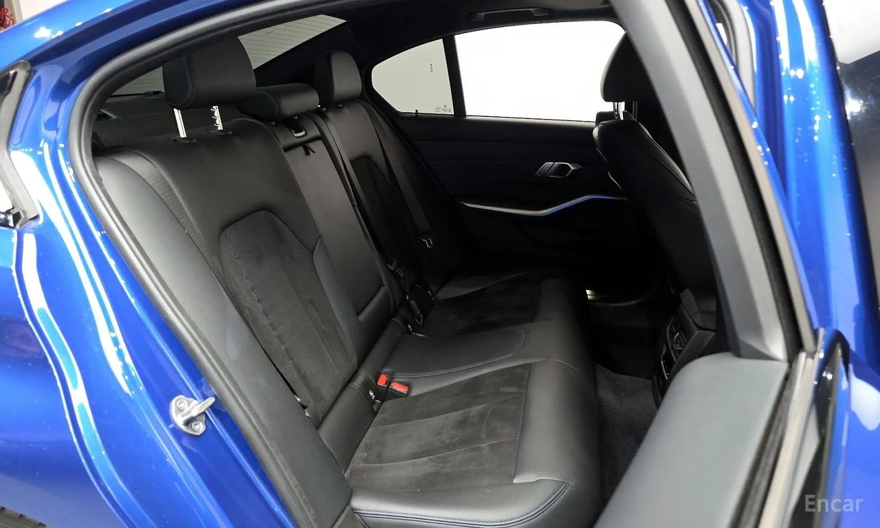 BMW 320 i* M-SPORT* HEAD-UP* ПОДГРЕВ* КАМЕРА* ШИБИДАХ, снимка 15 - Автомобили и джипове - 54512706