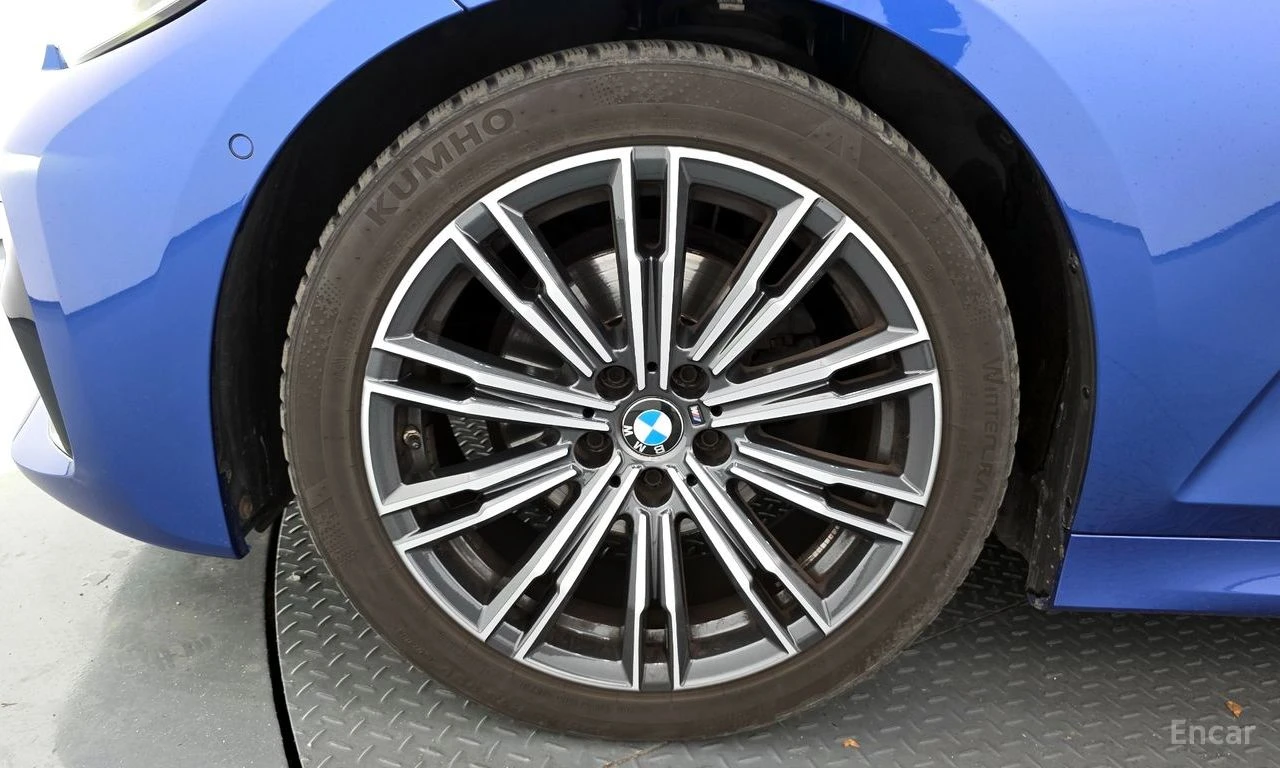 BMW 320 i* M-SPORT* HEAD-UP* ПОДГРЕВ* КАМЕРА* ШИБИДАХ, снимка 5 - Автомобили и джипове - 54512706