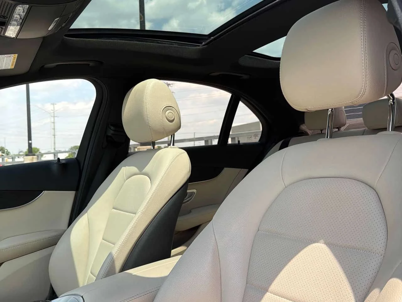 Mercedes-Benz C 300 * CARFAX * БЕЗ ПЪРВОНАЧАЛНА ВНОСКА, снимка 12 - Автомобили и джипове - 55343747