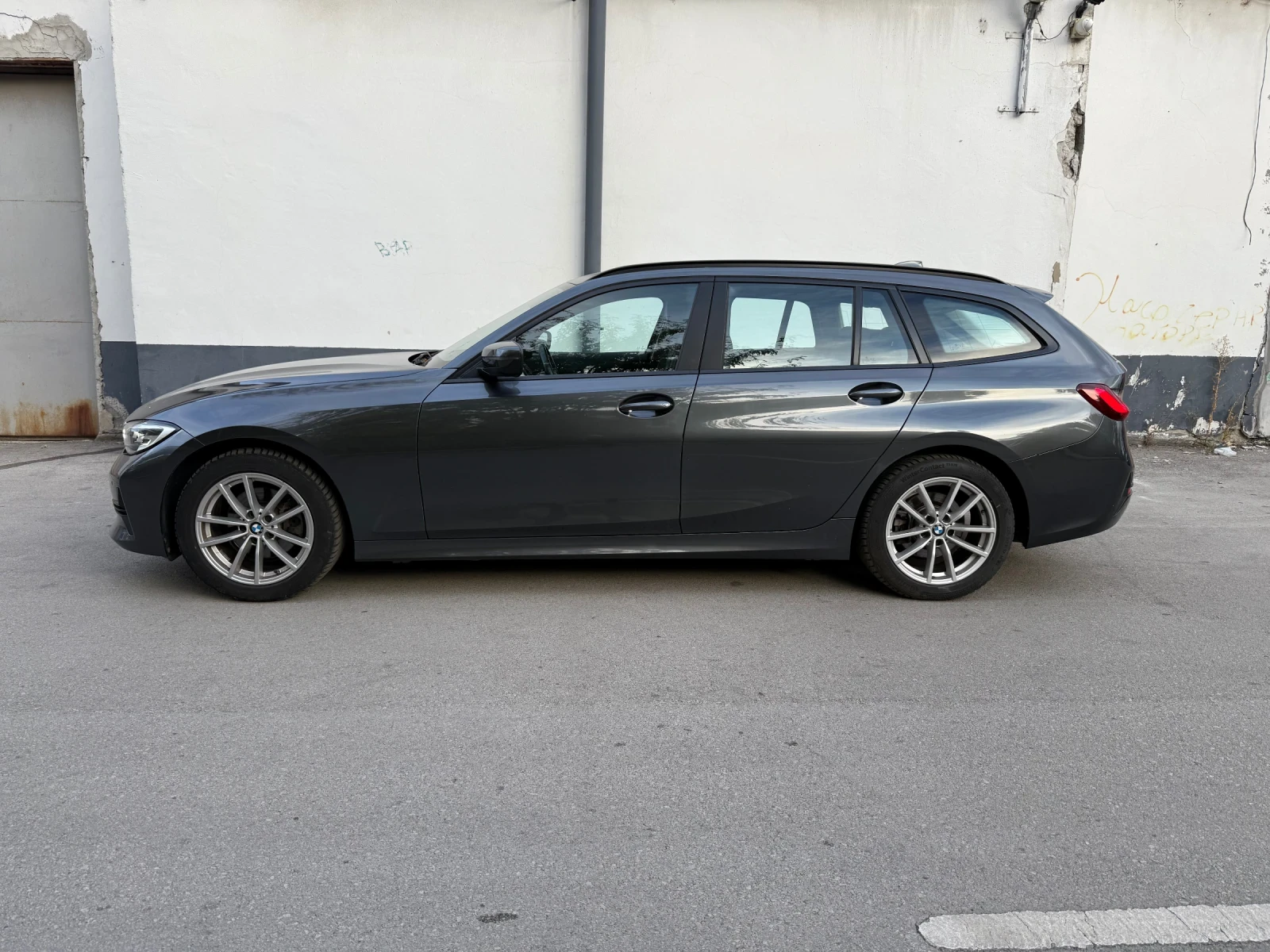 BMW 320 Touring , снимка 3 - Автомобили и джипове - 56525211