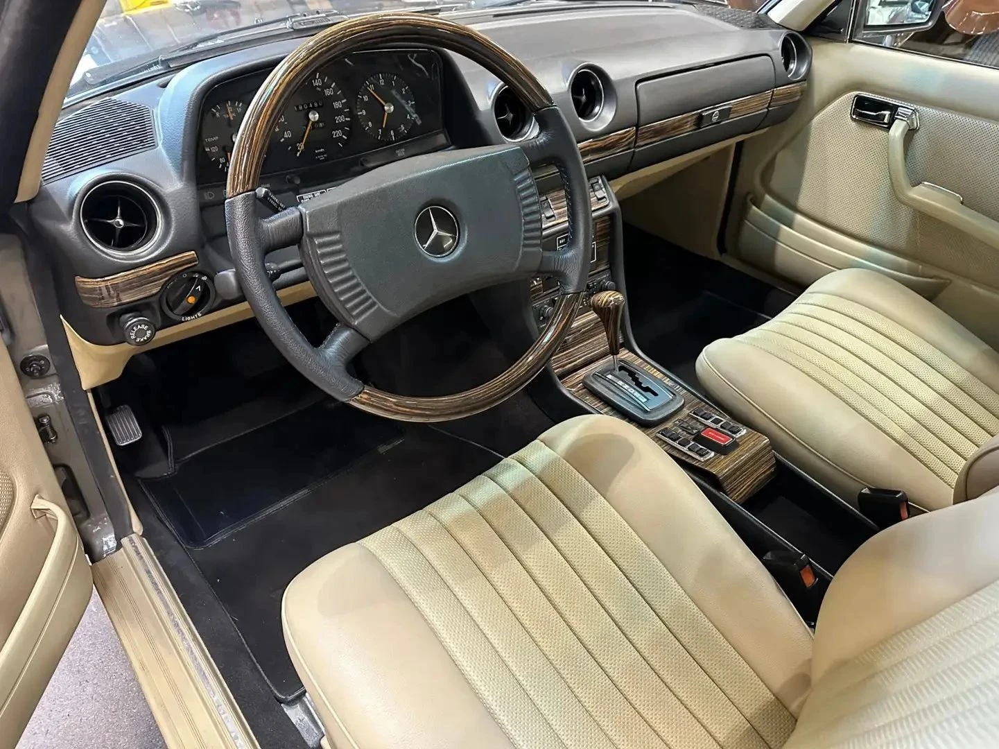 Mercedes-Benz 123, снимка 13 - Автомобили и джипове - 56686618