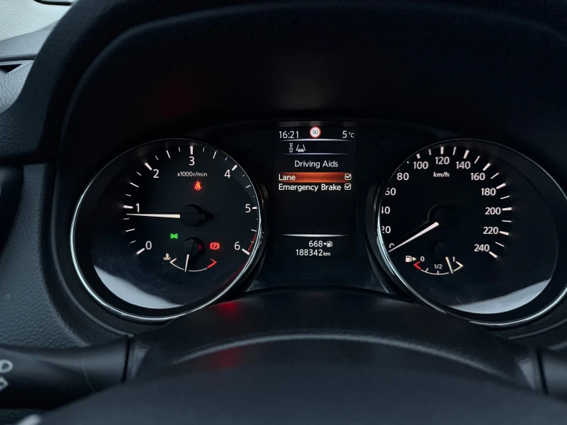 Nissan Qashqai 1.5DCi Кам Нави Пано, снимка 17 - Автомобили и джипове - 52641991