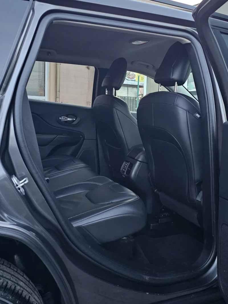 Jeep Cherokee 2.2 CRDI 4WD Night Eagle 200к.с., снимка 10 - Автомобили и джипове - 52841058