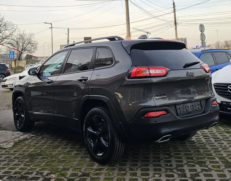 Jeep Cherokee 2.2 CRDI 4WD Night Eagle 200к.с., снимка 4 - Автомобили и джипове - 52841058