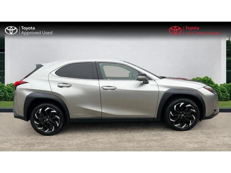 Lexus UX 250h 2.0h Executive Plus, снимка 4 - Автомобили и джипове - 52988972