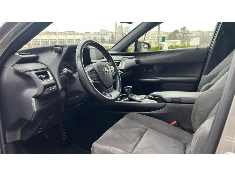 Lexus UX 250h 2.0h Executive Plus, снимка 9 - Автомобили и джипове - 52988972