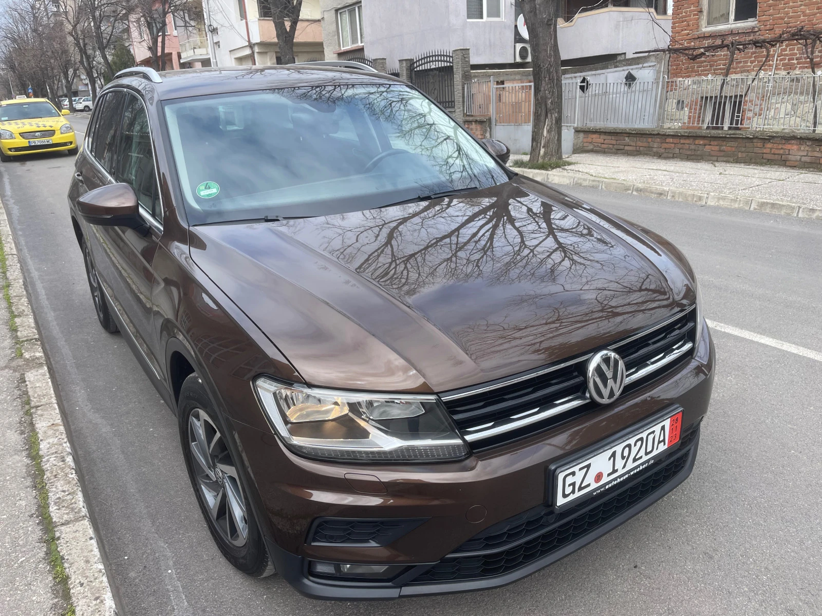 VW Tiguan - [1] 