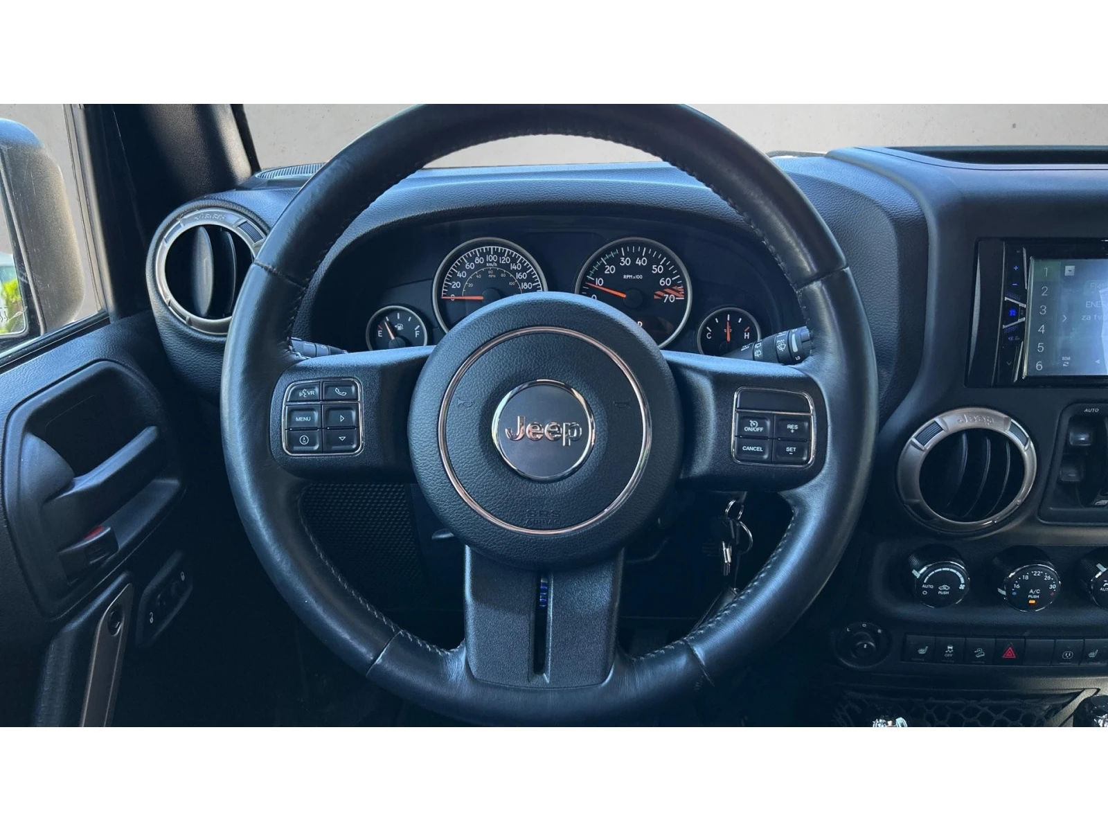 Jeep Wrangler    1142 . | Mobile.bg   13