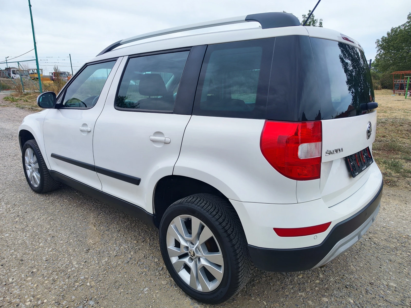 Skoda Yeti 4X4= 170ks - изображение 3