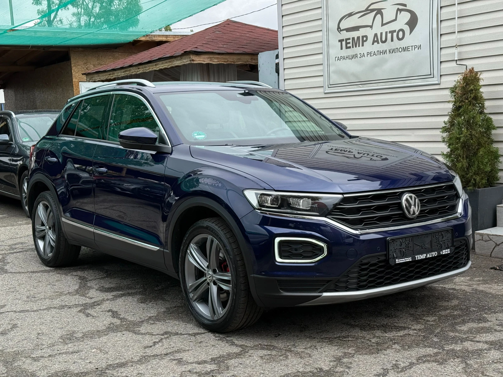 VW T-Roc 2.0TDI* SPORT* 4x4* СЕРВИЗНА КНИЖКА С ПЪЛНА ИС-Я В - изображение 3