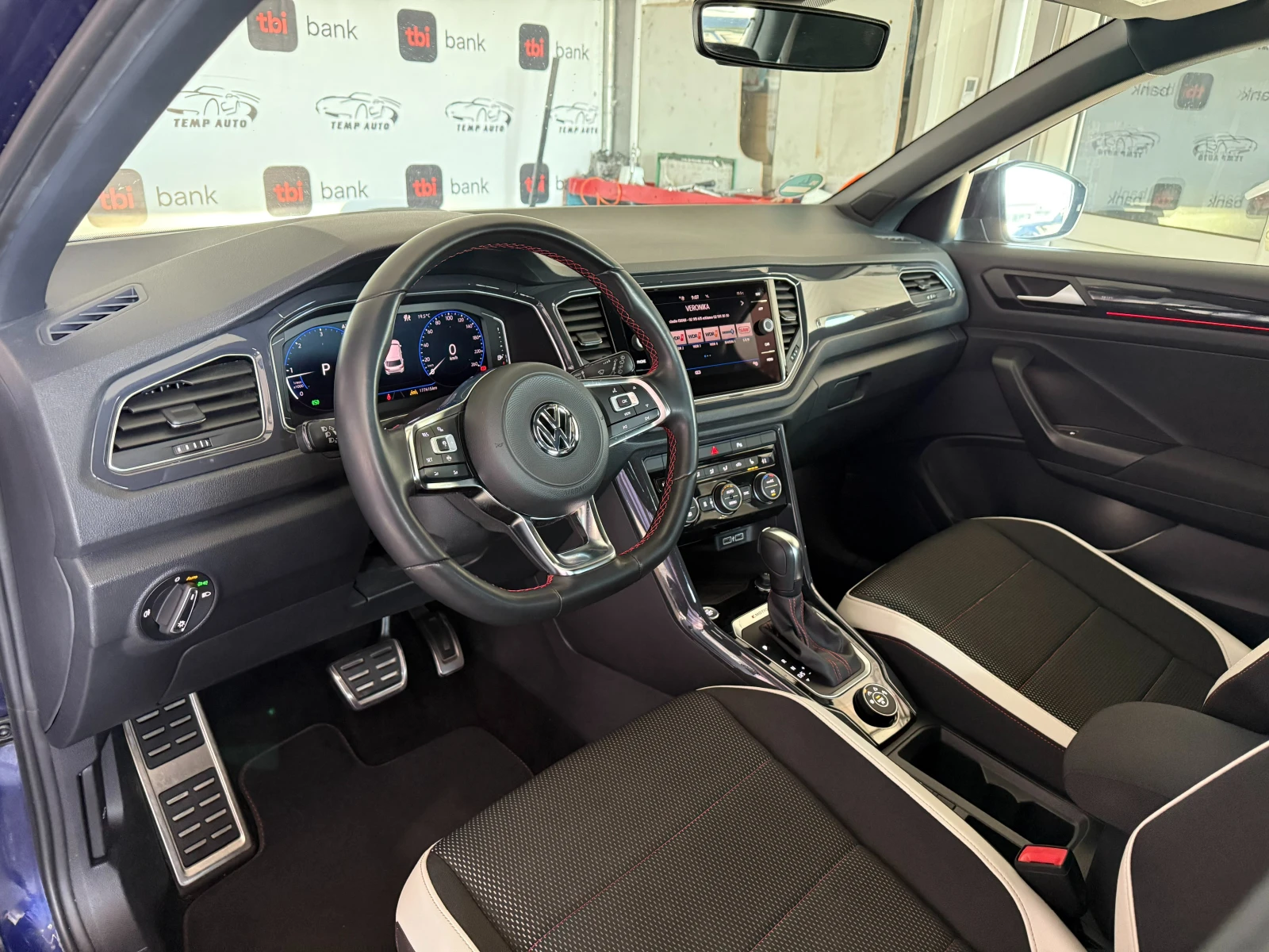 VW T-Roc 2.0TDI* SPORT* 4x4* СЕРВИЗНА КНИЖКА С ПЪЛНА ИС-Я В - изображение 8