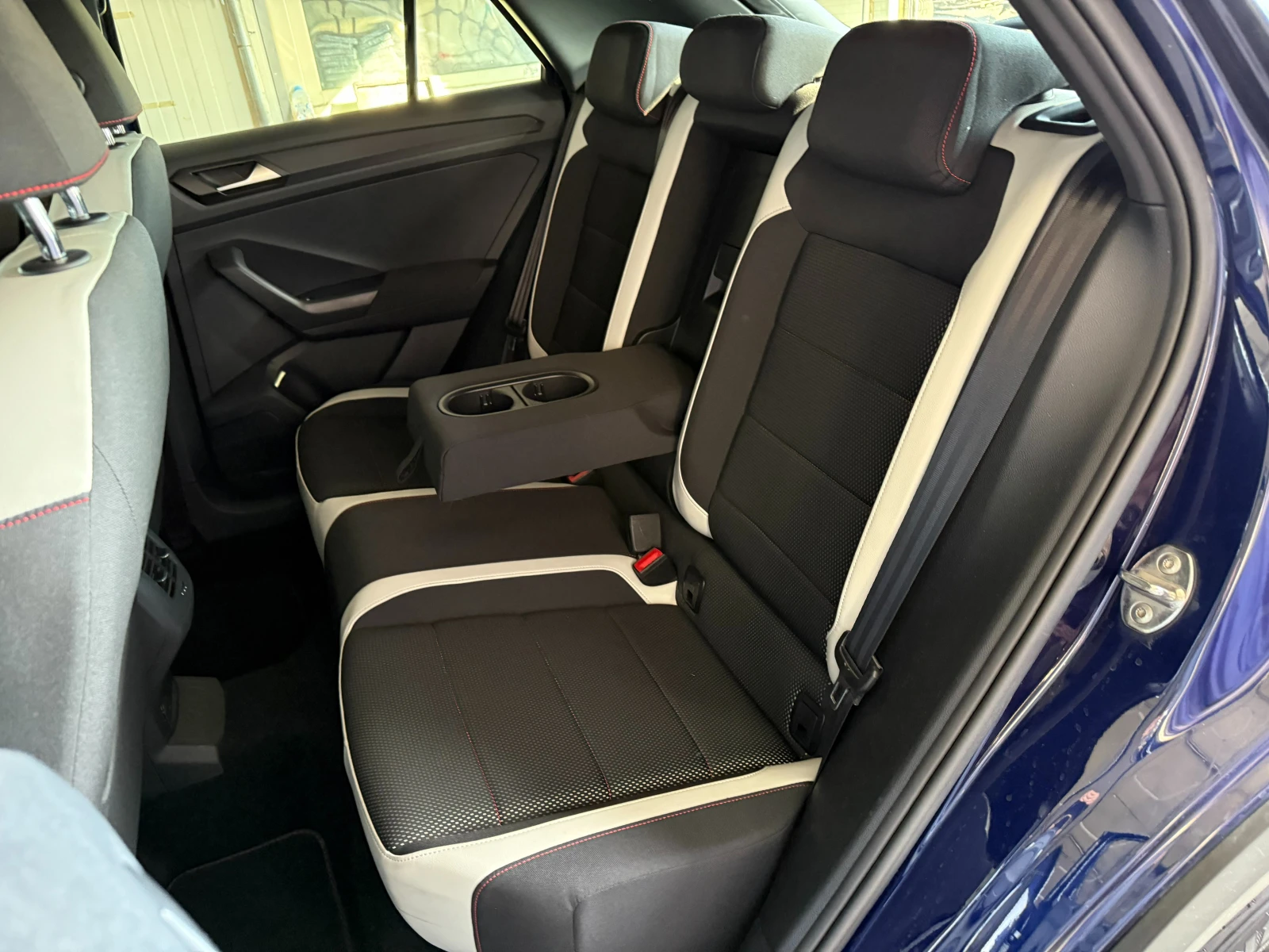 VW T-Roc 2.0TDI* SPORT* 4x4* СЕРВИЗНА КНИЖКА С ПЪЛНА ИС-Я В - изображение 9