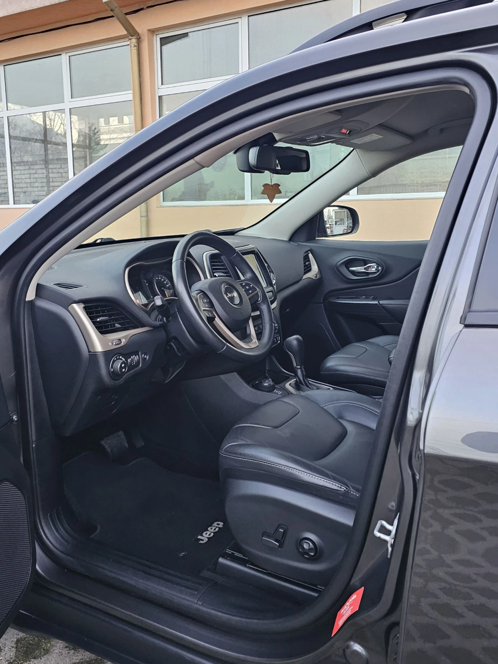 Jeep Cherokee 2.2 CRDI 4WD Night Eagle 200�.�. | Mobile.bg � ����������� 7