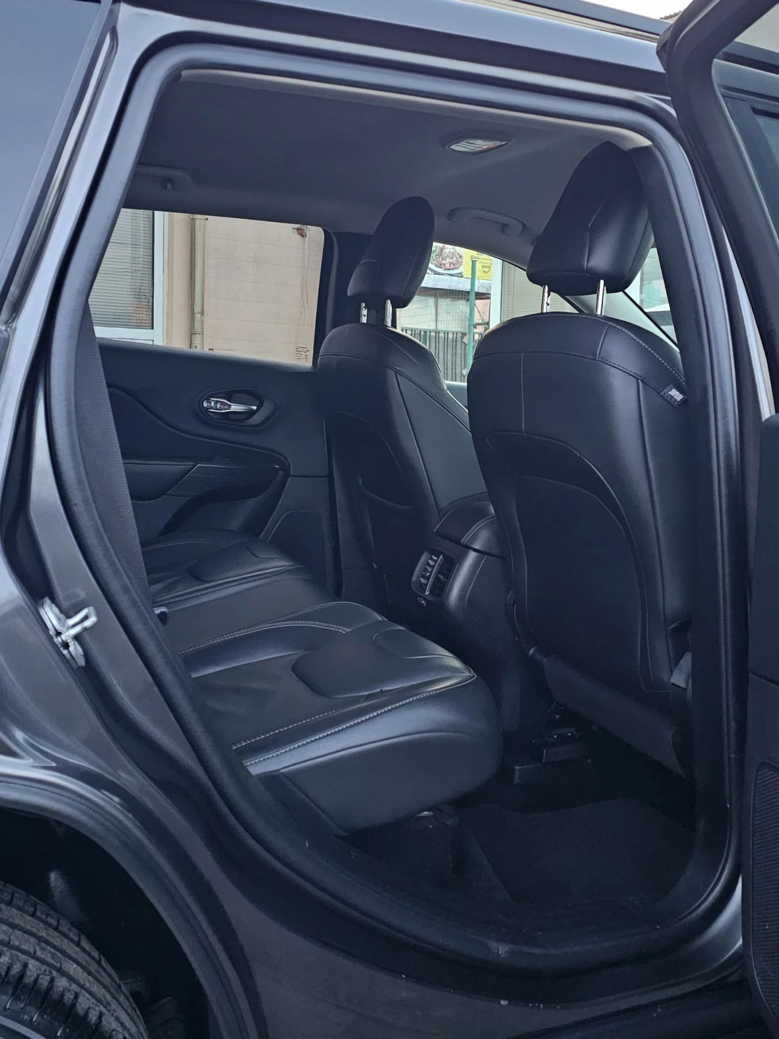 Jeep Cherokee 2.2 CRDI 4WD Night Eagle 200�.�. | Mobile.bg � ����������� 10