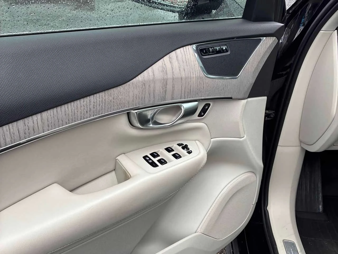 Volvo Xc90 * Plus Bright Theme * CARFAX * ОПЦИЯ ЗА ФИНАНСИРАН, снимка 10 - Автомобили и джипове - 54948987