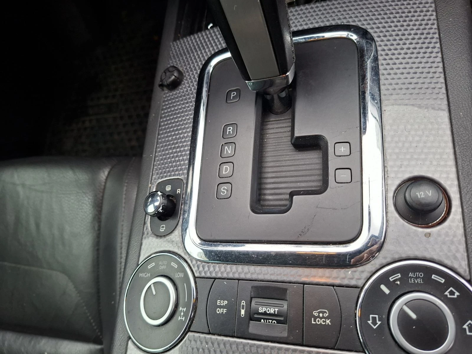 VW Touareg 3.0 TDI, снимка 8 - Автомобили и джипове - 55002517