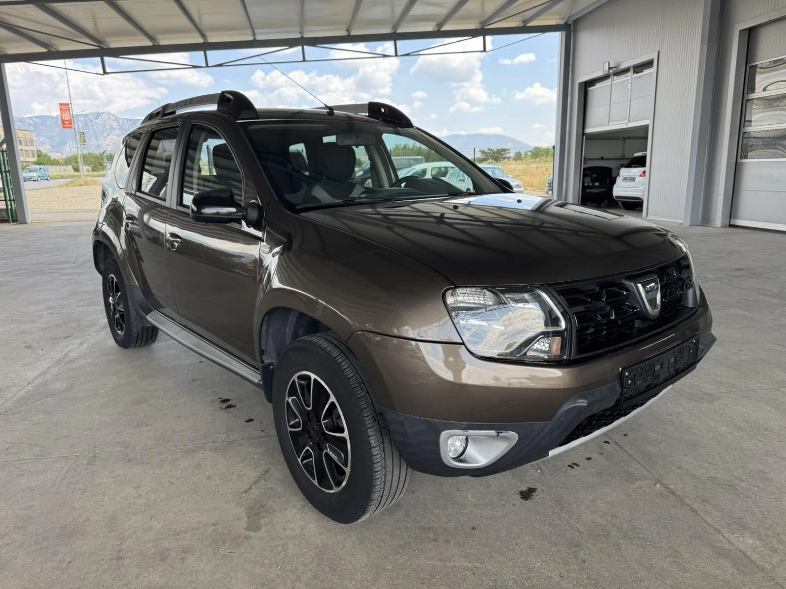 Dacia Duster 1.6* 115ps* GAS* НАВИ* КАМЕРА* КЛИМАТИК* , снимка 7 - Автомобили и джипове - 55321738