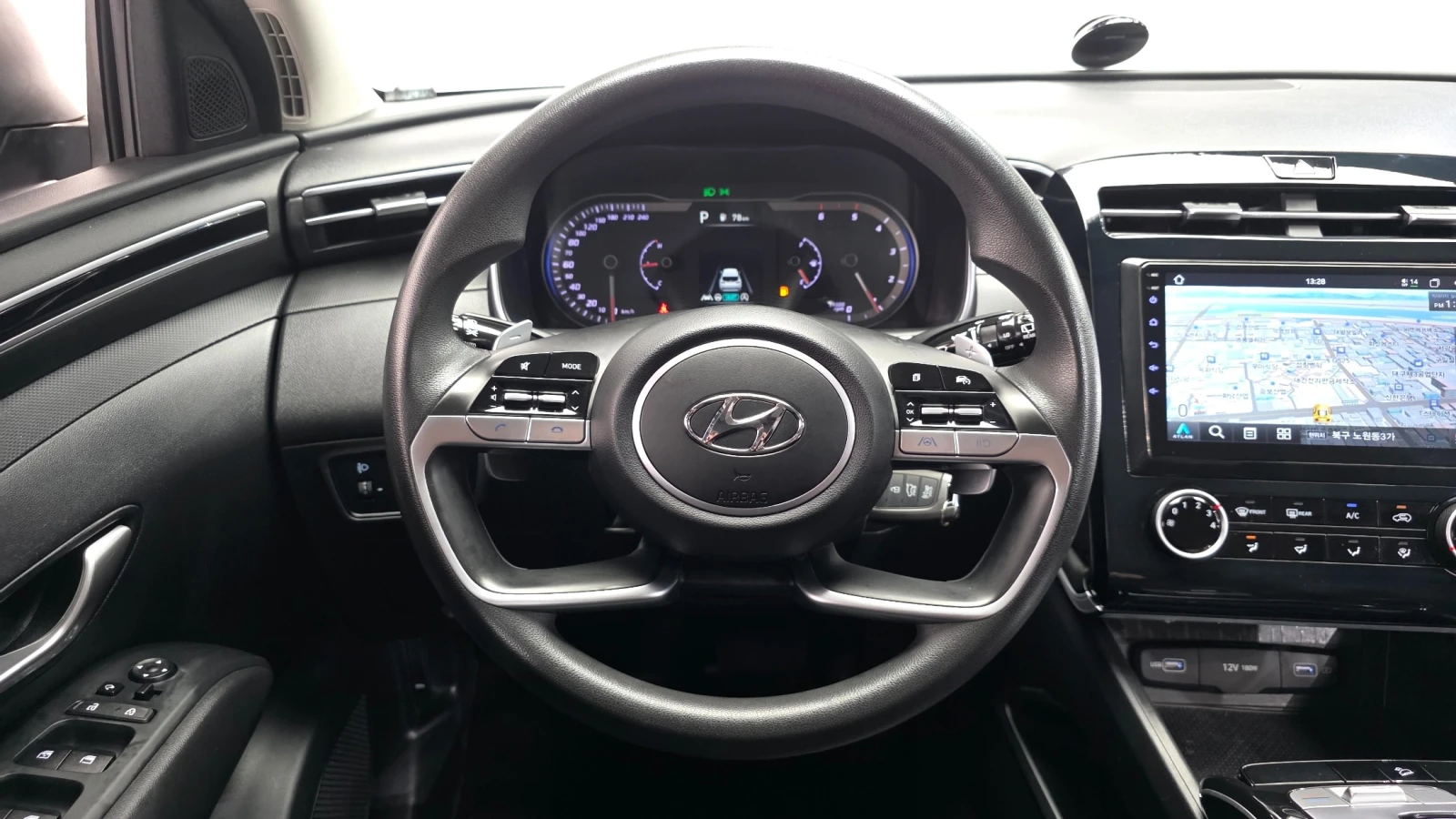 Hyundai Tucson 2.0 CRDi 4WD Modern | Камера | Lane Assist, снимка 12 - Автомобили и джипове - 55501335