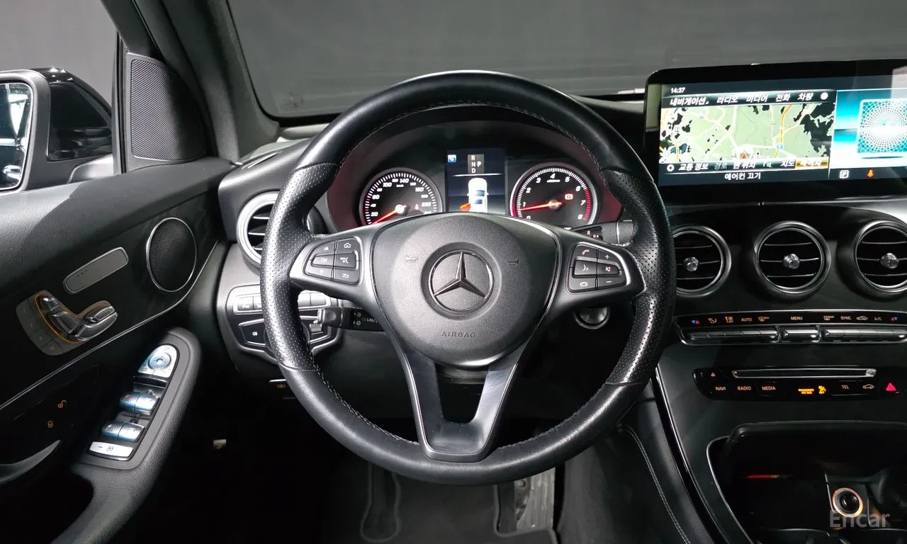 Mercedes-Benz GLC 300 COUPE4MATIC* BURMESTER* ДИСТРОНИК* 360, снимка 6 - Автомобили и джипове - 56018584