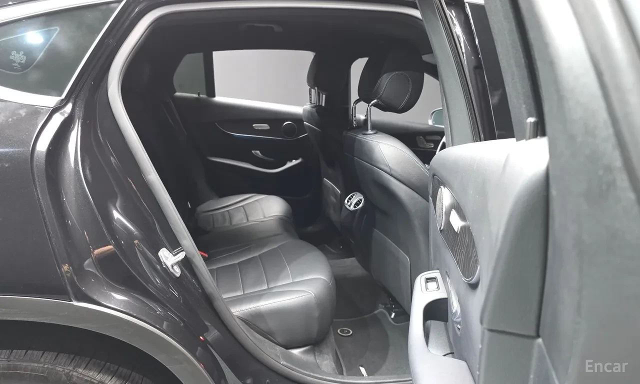 Mercedes-Benz GLC 300 COUPE4MATIC* BURMESTER* ДИСТРОНИК* 360, снимка 5 - Автомобили и джипове - 56018584